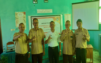IN HOUSE TRAINING (IHT) IMPLEMENTASI KURIKULUM MERDEKA DI SMAN 1 FATULEU TENGAH